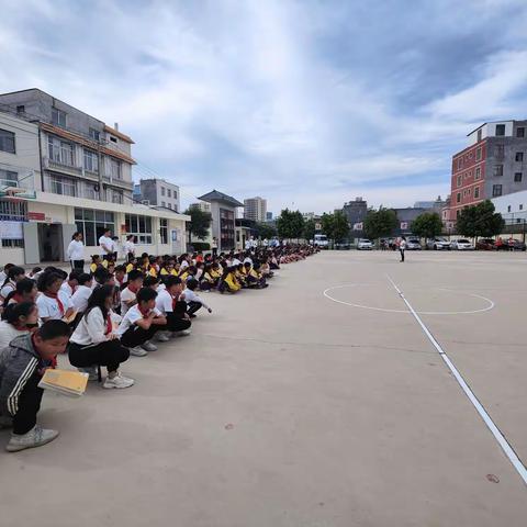 居安思危    警钟长鸣——三义社区与北窑小学开展“5•12防震减灾日”地震疏散演练