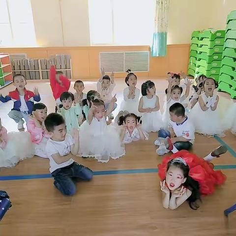 六月是属于我们的，我们是蒙班的小天使