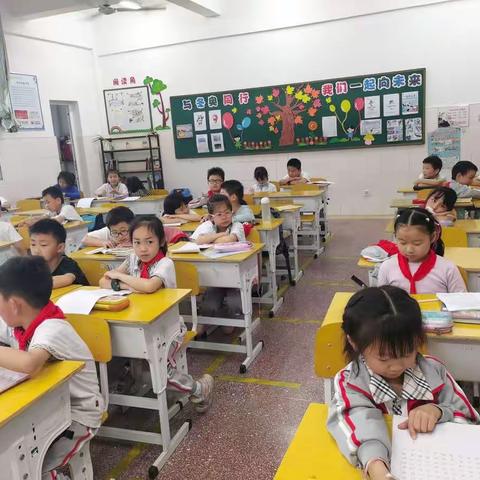 仰天湖赤岭小学二2班