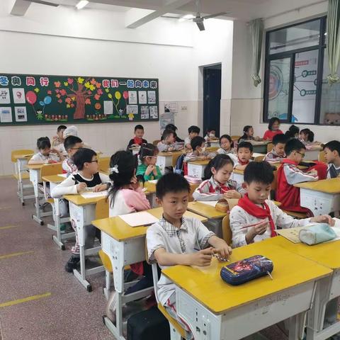 仰天湖赤岭小学二2班