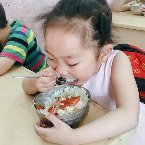 中班的宝贝们！老师爱你们！你们是最棒的