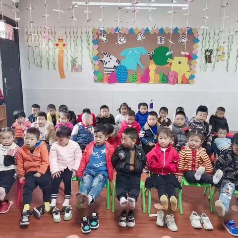 百灵幼儿园小班自理能力《我会穿鞋大比拼》