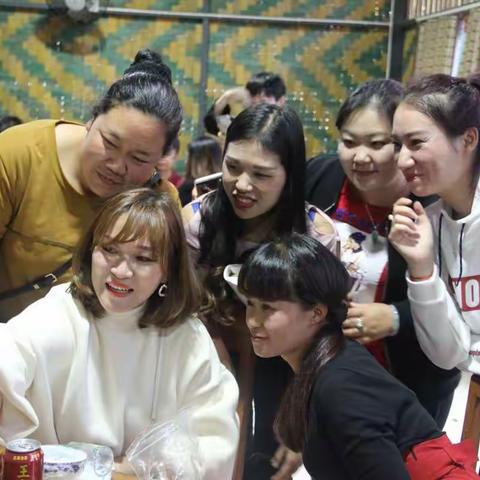 时光荏苒  芳华逝去  回忆过去  同窗何时能再聚……
