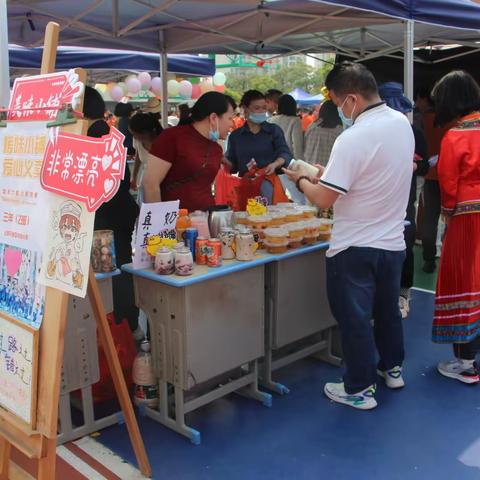 在学校的一次“赶集”