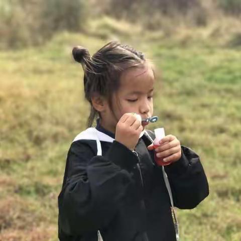 相约在多彩的秋天里——一（2）班秋游小记