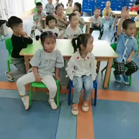 睿博幼儿园中二班美术一《小村庄》