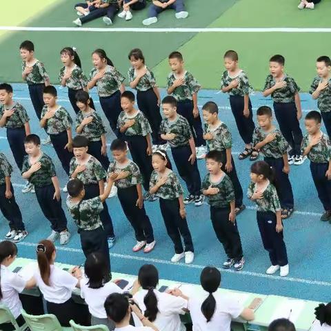 迷彩洗礼童年，军训见证成长——南山外校入学教育