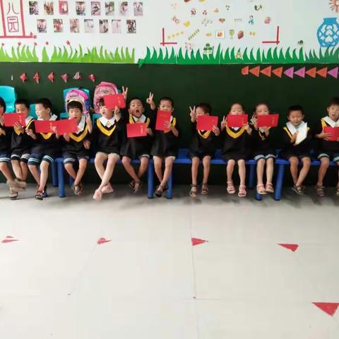 祝升一年级的小朋友们好好学习天天向上，祝上学前教育到小朋友们快快乐乐每一天！