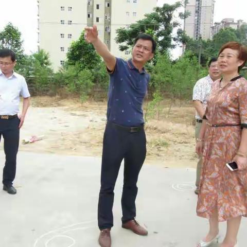 县委领导亲临六小督查均衡发展工作