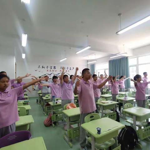 军中骄子，校园精英，勇往直前，谁与争锋——2020级学子军训掠影