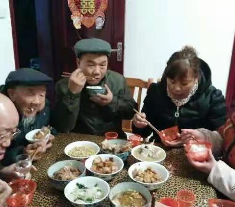 欢乐的相聚，难忘的相逢。2017年正月初五，我们从四面八方回到了家乡下源欢聚一堂。