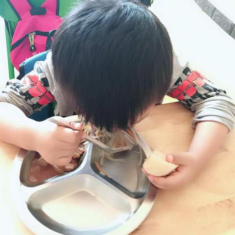 七彩虹幼儿园🌈小二班我爱吃饭棒棒棒