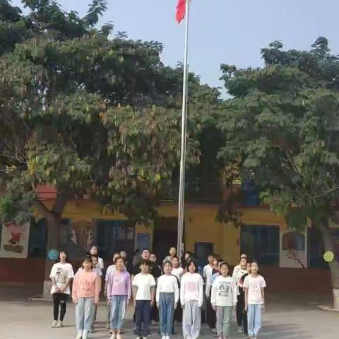 大名庄小学全体师生祝福伟大的祖国生日快乐！