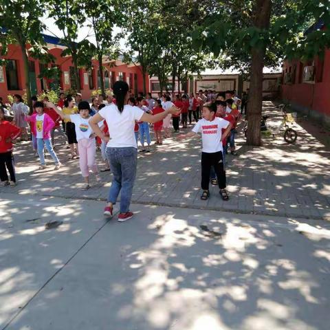 师德展风采，平凡释师道——浮东小学