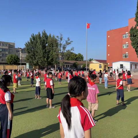 ［预防踩踏，为爱护航］七马路小学防踩踏安全疏散演练活动（副本）