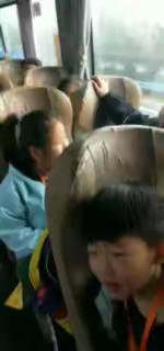 龙源湖学校                                                    点点梦想城—小小少年，梦想舞台。