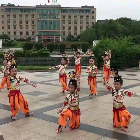 小飞龙幼儿园第二十一届庆六一文艺汇演邀请函