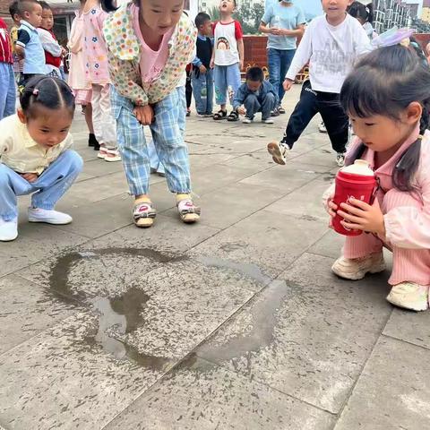 小二班课程故事--来玩水