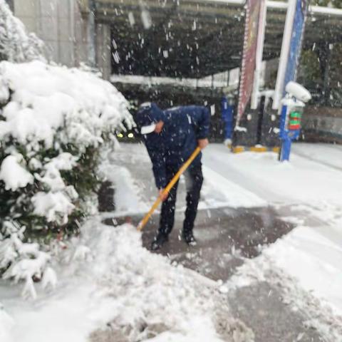 立冬至，暴雪来，添衣保暖最温暖