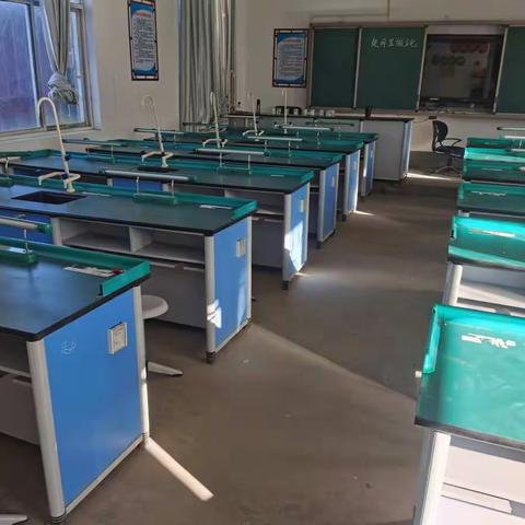 县教育局电教馆到我校指导电化教学及实验教学工作