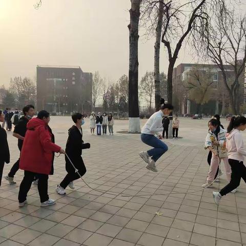 团结第一，比赛第二。