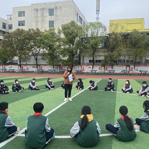 沟通架起一座心灵的桥梁——武汉市汉铁初级中学团体心理辅导活动