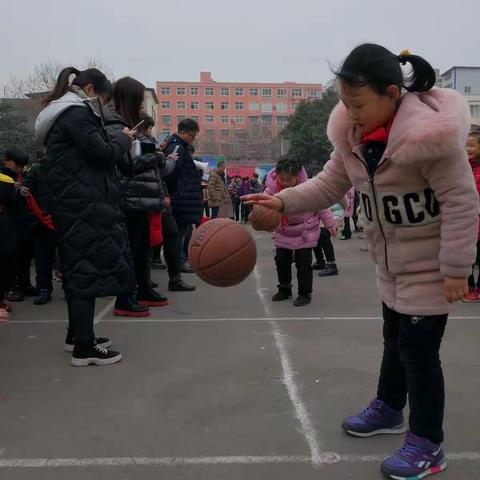 万寿宫小学2018冬季运动会拍篮球、掷沙包比赛