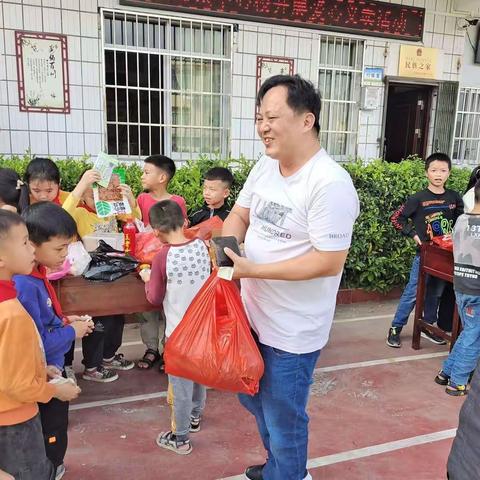 【党建引领】冬日里的温暖——苍梧县京南镇中心小学爱心义卖活动