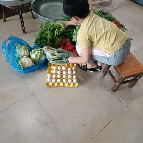 周末我当家（日常开支）---三年级（2）班陆富靖