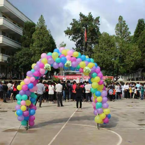 拜师立胸怀 行礼正品行――文山市东山乡中心学校2019学年拜师礼活动