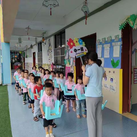 “童心看世界，巧手绘自然”——烟阁乡公办幼儿园中一班户外写生活动