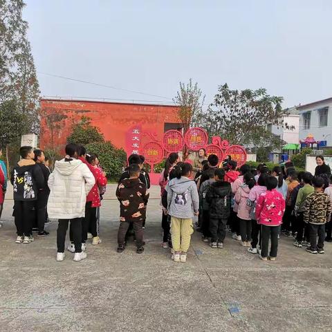 快乐拔河，竞展风采——顺山店丁楼小学拔河比赛