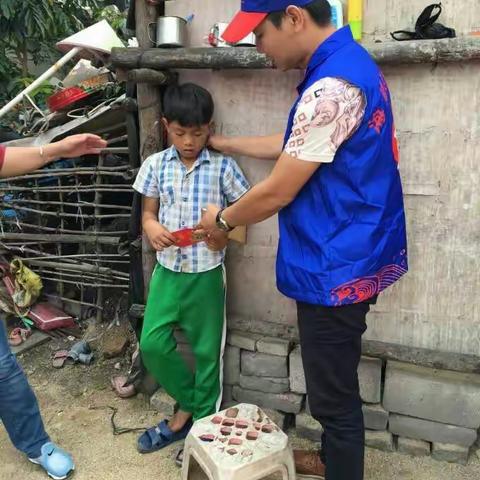 春节慰问失依孩子公益活动