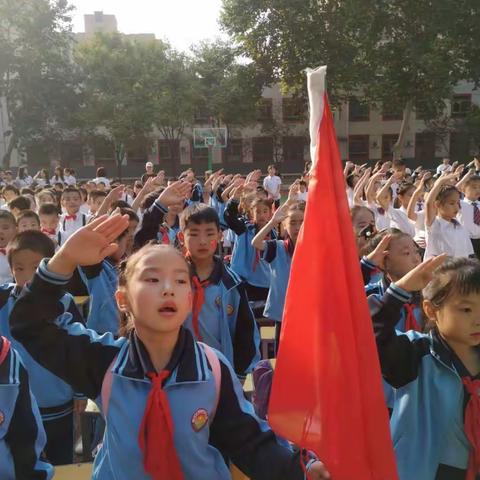 爸爸妈妈我在学校非常快乐！放心吧！