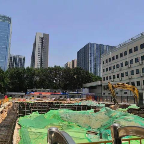 宝城客运站及运营指挥中心基坑及土石方工程安全检查情况2021年4月21日晴