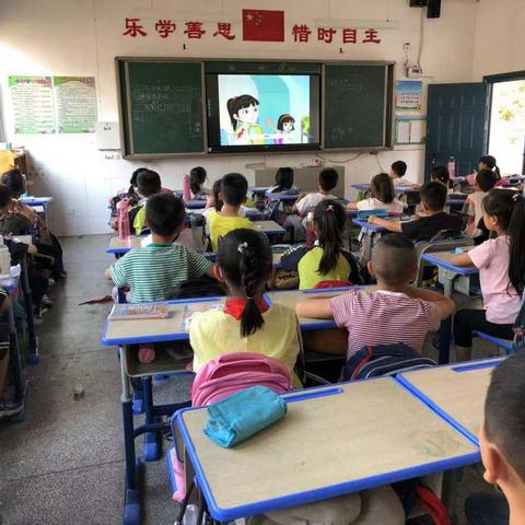 文明行为记心中，龙华学子在行动