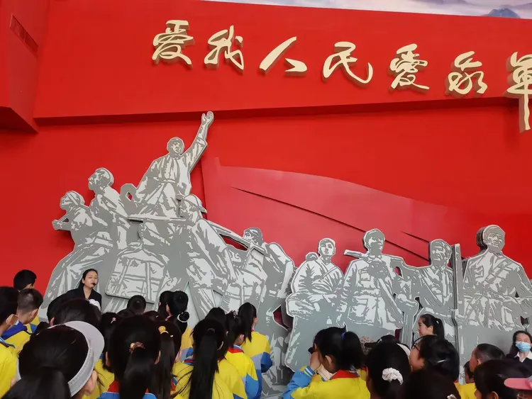 缅怀革命先烈，传承红色精神