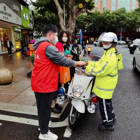 吴航街道洋锦社区开展“冬日暖阳”寒冬送暖饮，暖手更暖心志愿活动