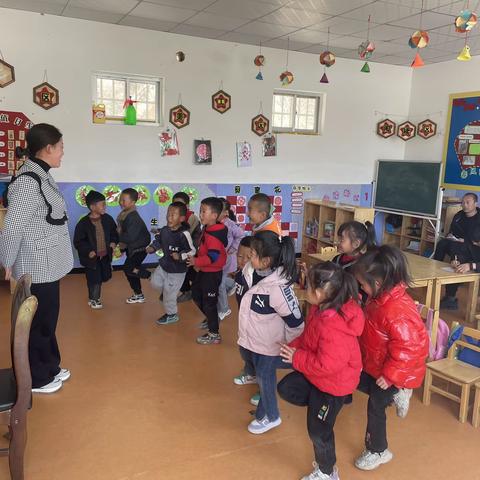 【“三抓三促”行动进行时】推门听课 助教学促成长