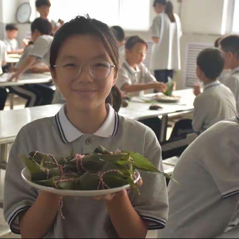 【术仁国学】浓情端午 献礼父爱——定兴县术仁国学学校举行包粽子活动