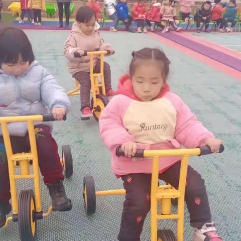 万灵镇中心小学附属幼儿园，“运动战疫情、健康伴我行”趣味运动会