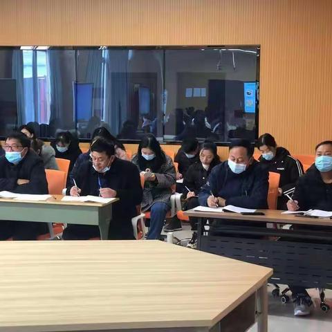 提高教师专业化水平，打造优质高效课堂