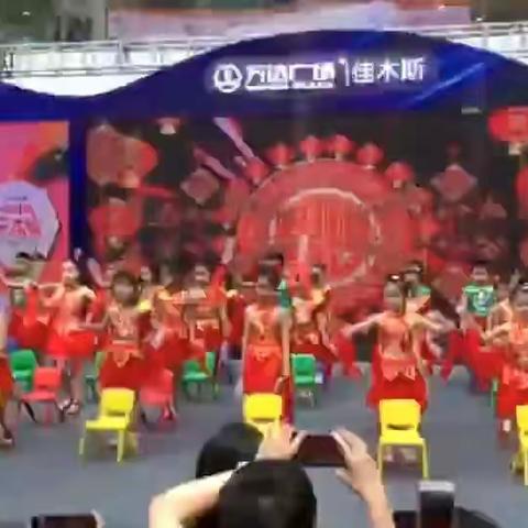 二十一世纪幼儿园文艺演出圆满落幕！让我们一起回顾一下精彩的瞬间！