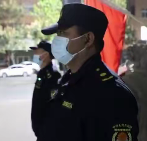 “疫”路坚守 静默下的城管人在路上