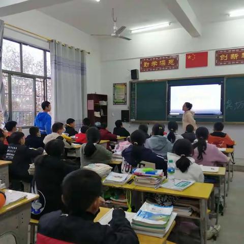 龚坊中学未成年保护宣传三：观看学习《慎重择友》