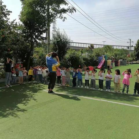 小天鹅珠江荣景幼儿园——幼幼二班《我运动，我快乐》