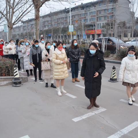 临沂杏园教育集团汤头校区组织春季开学前疫情防控模拟演练