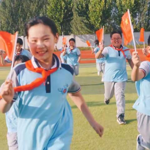 喜迎二十大 筑梦新时代——杏园教育集团汤头校区开展"我与国旗合个影 我为祖国送祝福”活动