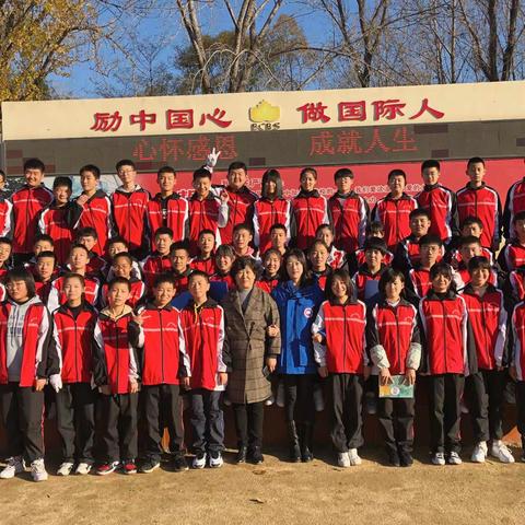 心怀感恩，成就人生——初二一班升旗仪式