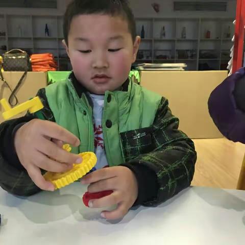 爱加贝百江园乐高课程第二课——陀螺